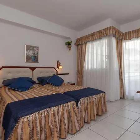 Club Atlantis 118 - One Bed Адехе